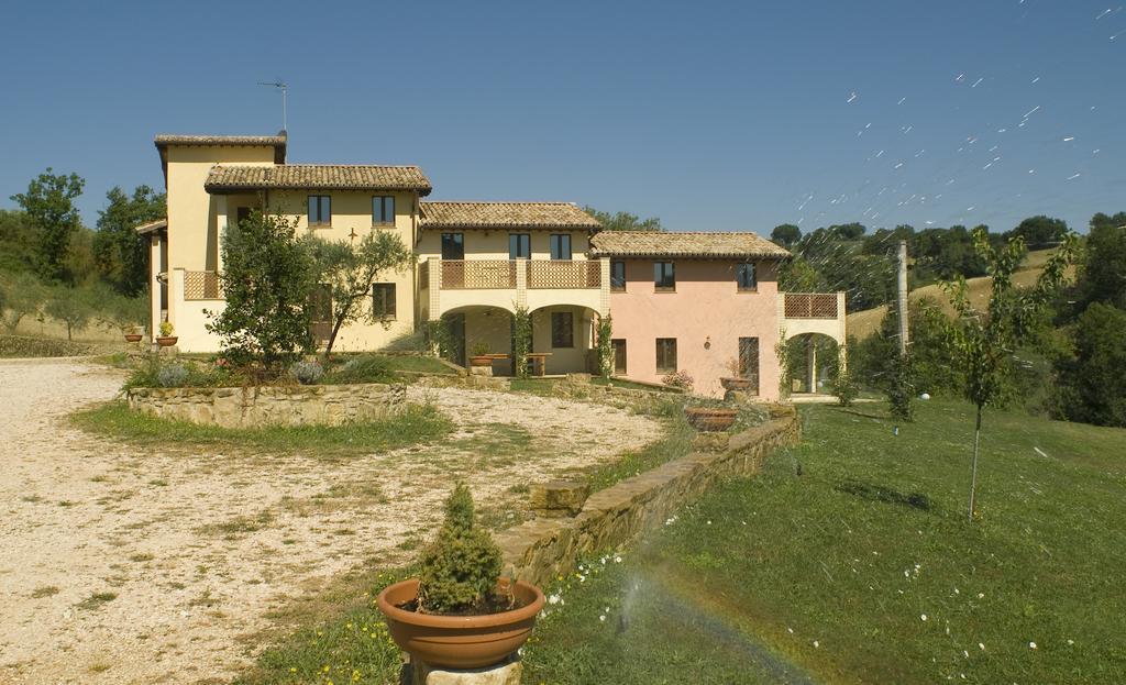 Borgo Le Capannelle Aparthotel Castel Ritaldi Exterior photo