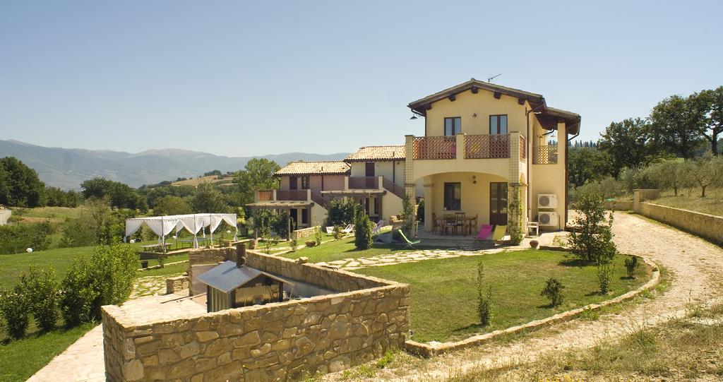 Borgo Le Capannelle Aparthotel Castel Ritaldi Exterior photo