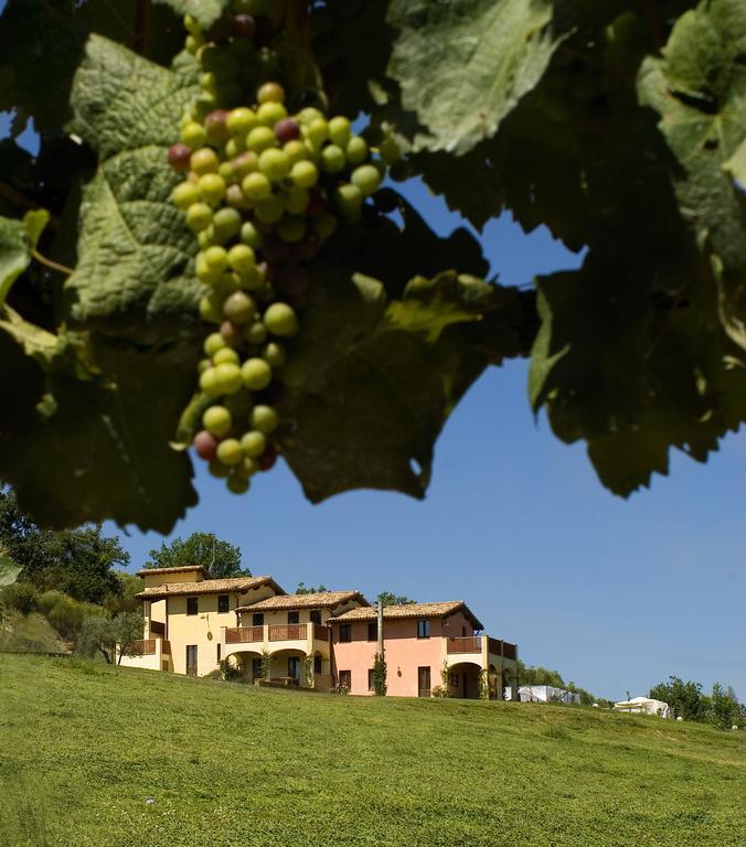 Borgo Le Capannelle Aparthotel Castel Ritaldi Exterior photo