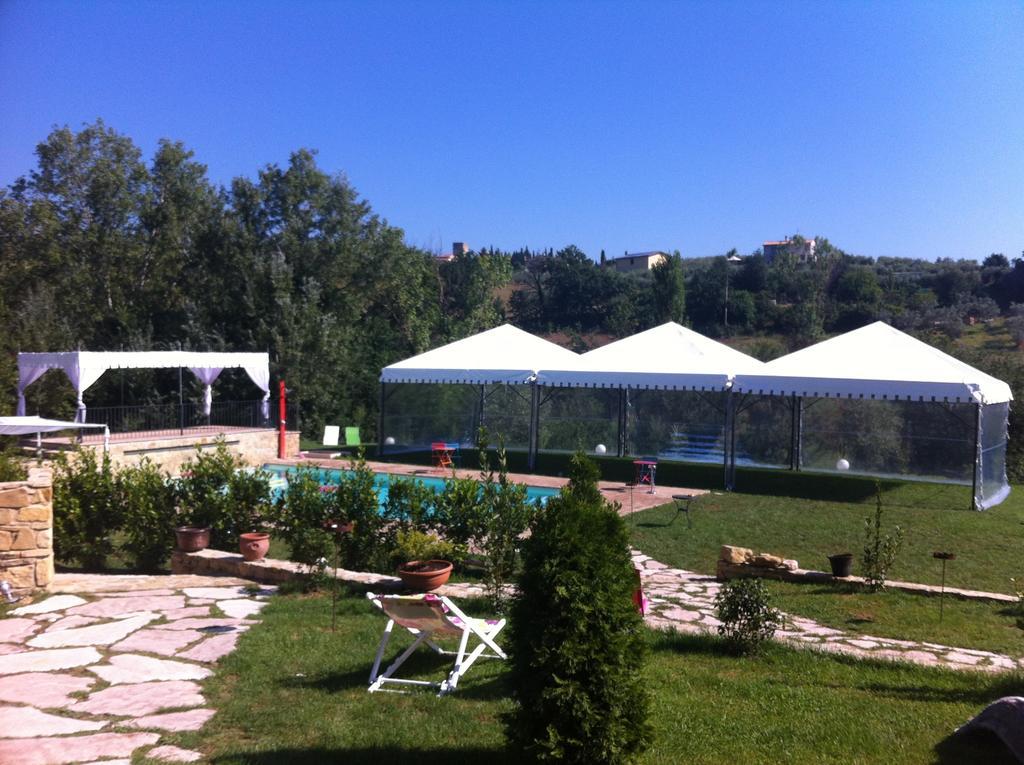 Borgo Le Capannelle Aparthotel Castel Ritaldi Exterior photo