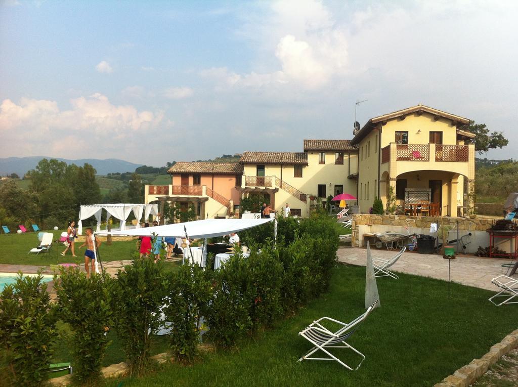 Borgo Le Capannelle Aparthotel Castel Ritaldi Exterior photo
