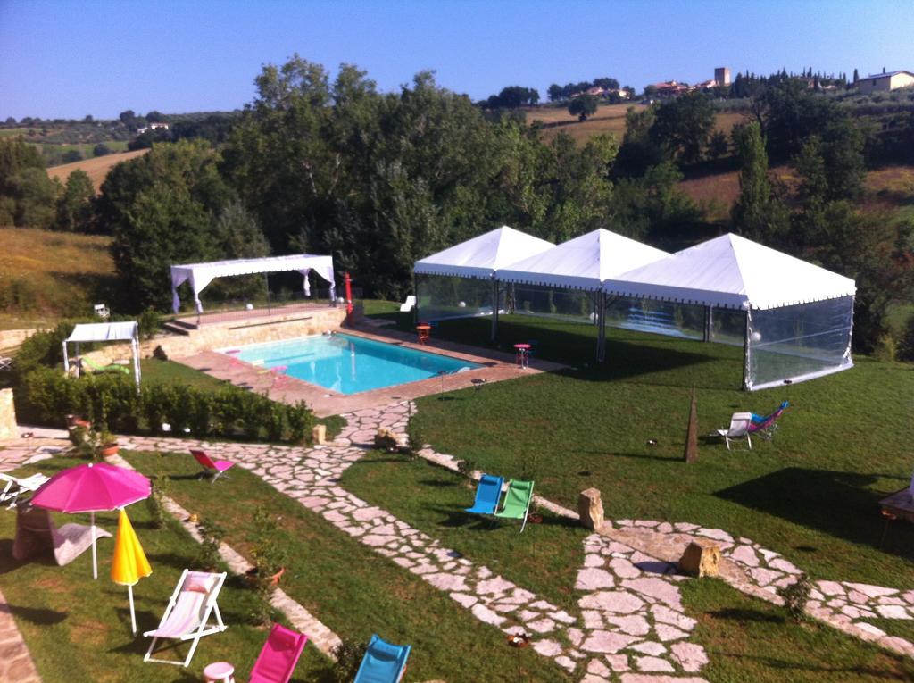 Borgo Le Capannelle Aparthotel Castel Ritaldi Exterior photo