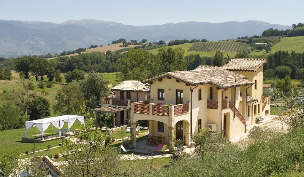 Borgo Le Capannelle Aparthotel Castel Ritaldi Exterior photo