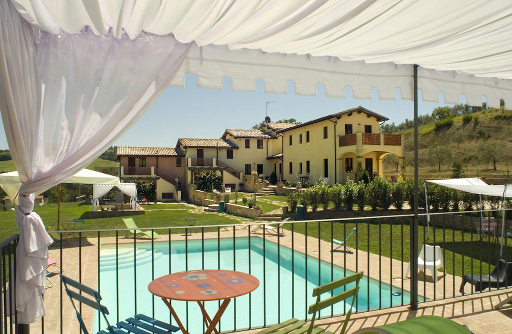 Borgo Le Capannelle Aparthotel Castel Ritaldi Exterior photo