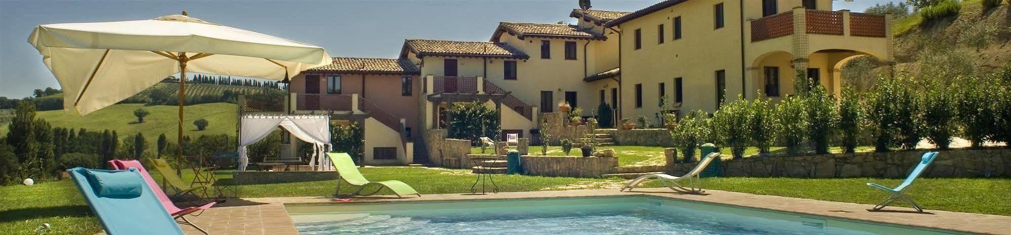 Borgo Le Capannelle Aparthotel Castel Ritaldi Exterior photo